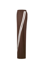 Gimme Straight Pants: Comfortable, Stylish, and Sporty